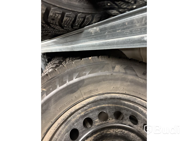 4 st. Vinterhjul Bridgestone 215/65R16 102S