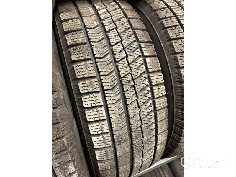 4 st. Vinterhjul Bridgestone 215/65R16 102S