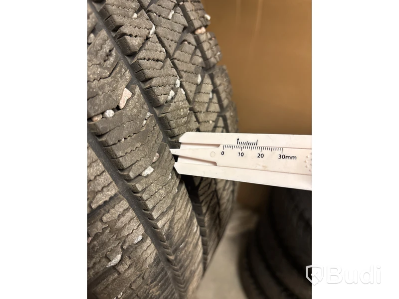 4 st. Vinterhjul Bridgestone 215/65R16 102S