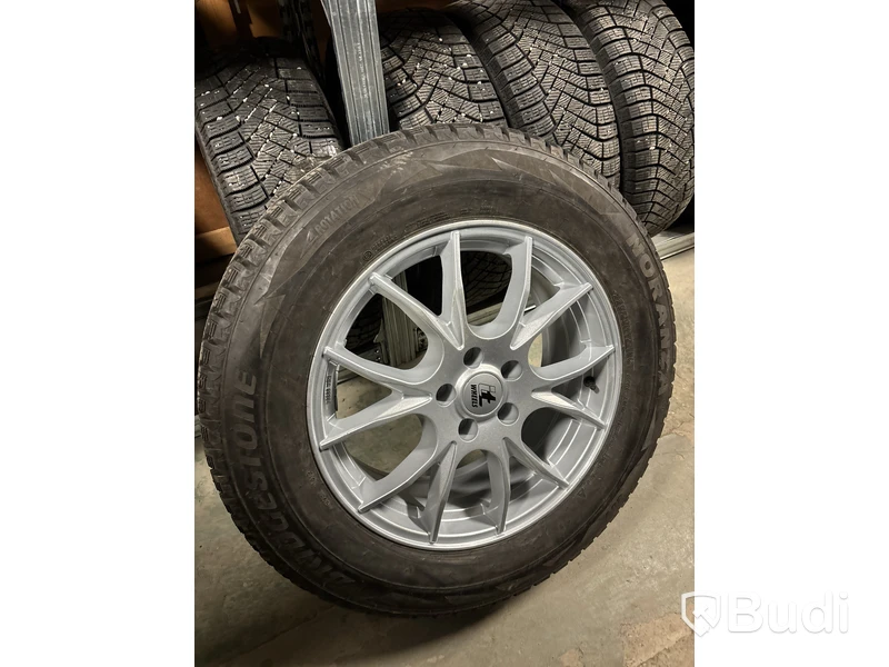 1 st. Vinterhjul Bridgestone 225/65R17 106T