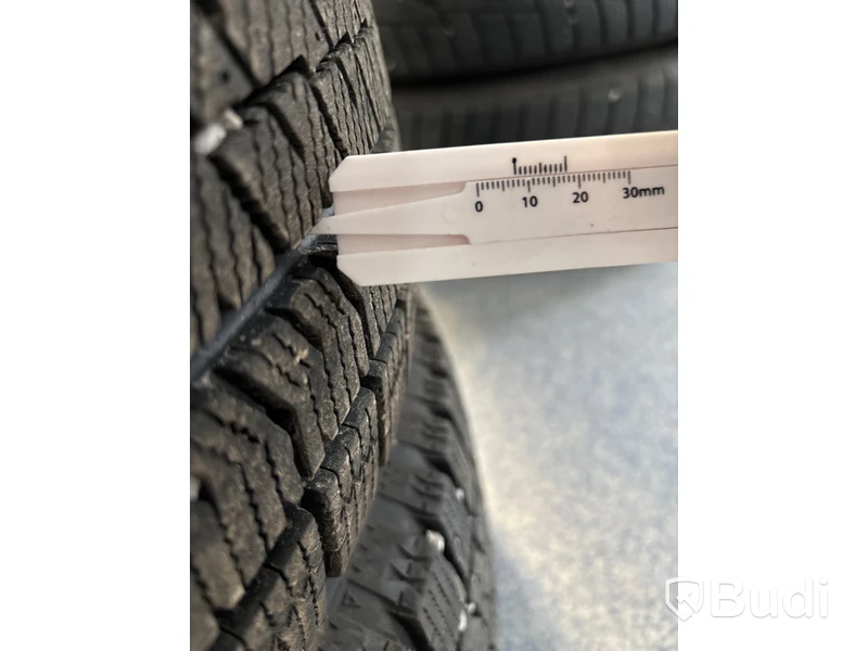 4 st. Vinterhjul Bridgestone 215/65R16 102S