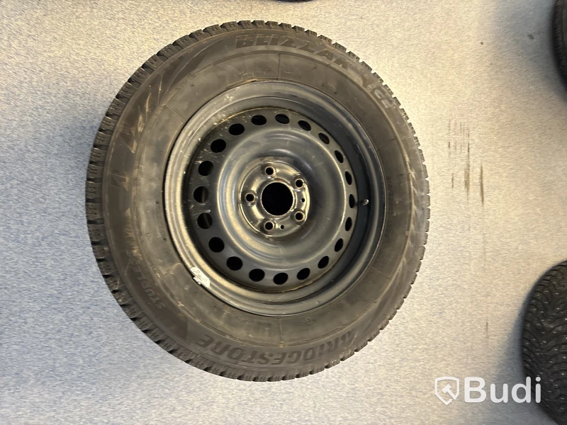 4 st. Vinterhjul Bridgestone 215/65R16 102S
