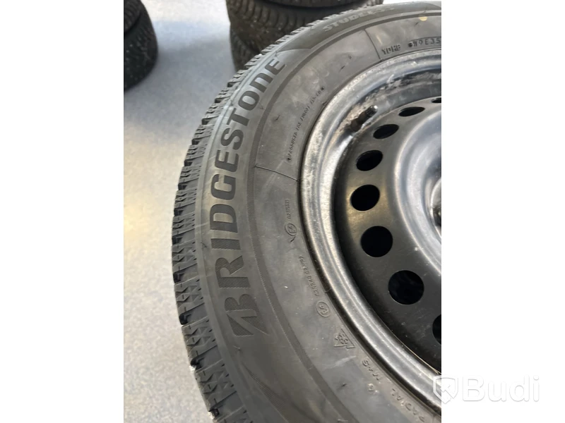 4 st. Vinterhjul Bridgestone 215/65R16 102S