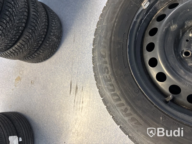 4 st. Vinterhjul Bridgestone 215/65R16 102S