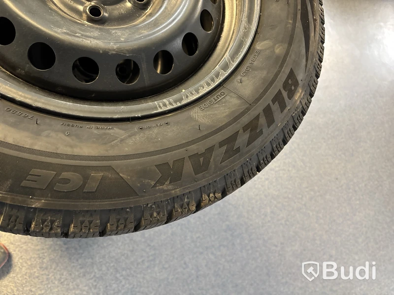 4 st. Vinterhjul Bridgestone 215/65R16 102S