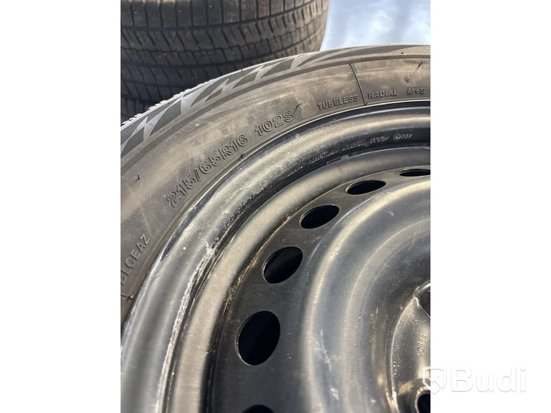 4 st. Vinterhjul Bridgestone 215/65R16 102S