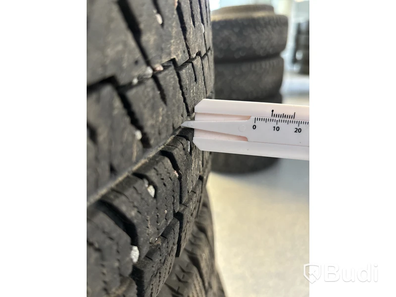 4 st. Vinterhjul Bridgestone 215/65R16 102S