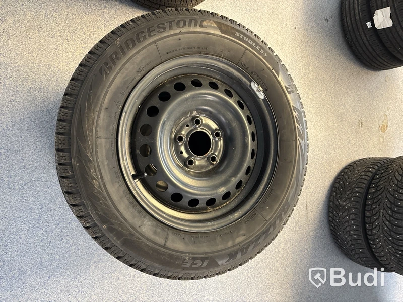 4 st. Vinterhjul Bridgestone 215/65R16 102S