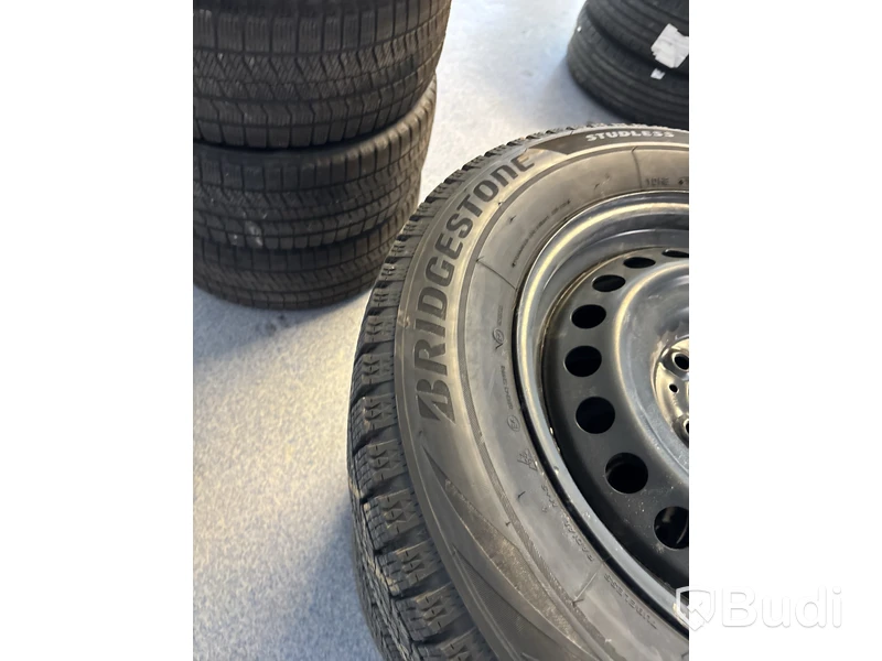 4 st. Vinterhjul Bridgestone 215/65R16 102S