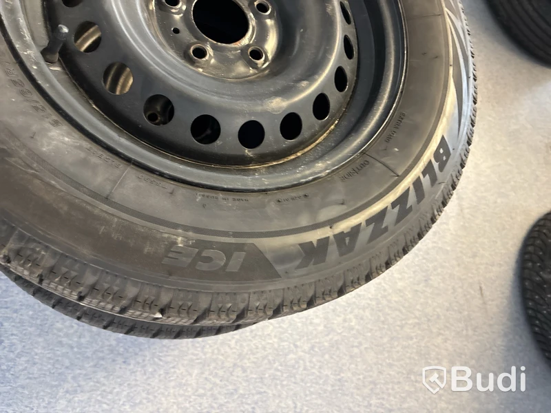 4 st. Vinterhjul Bridgestone 215/65R16 102S
