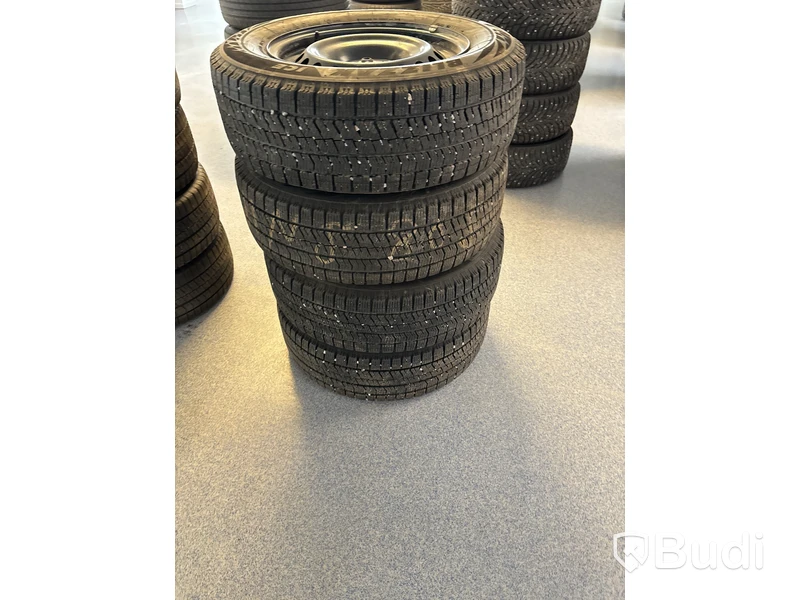 4 st. Vinterhjul Bridgestone 215/65R16 102S