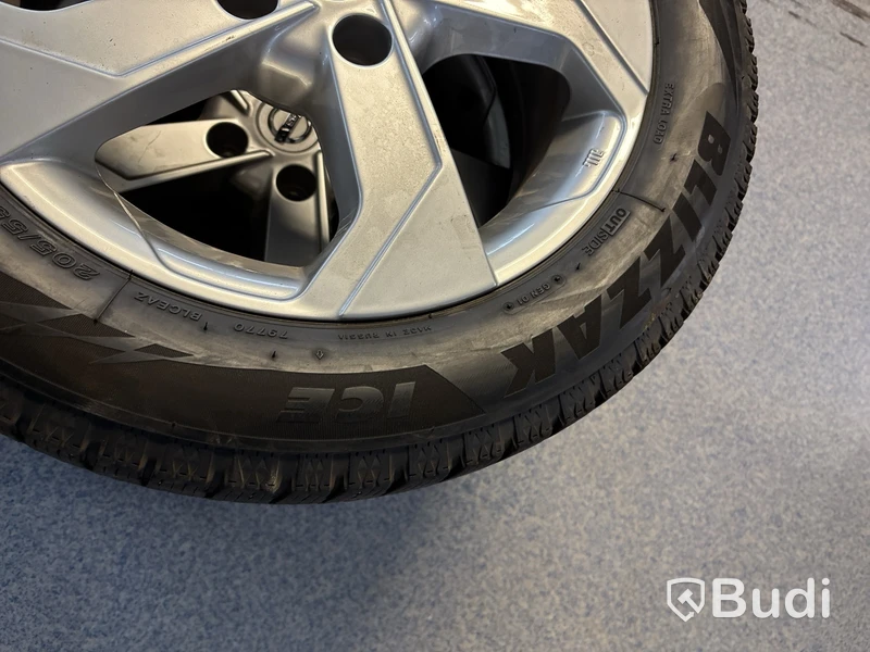 4 st. Vinterhjul Bridgestone 205/55R16 94T