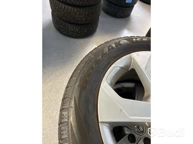 4 st. Vinterhjul Bridgestone 205/55R16 94T
