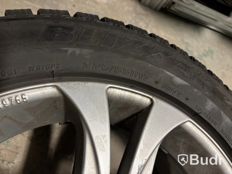 2 st. Vinterhjul Bridgestone 225/55R17 101T