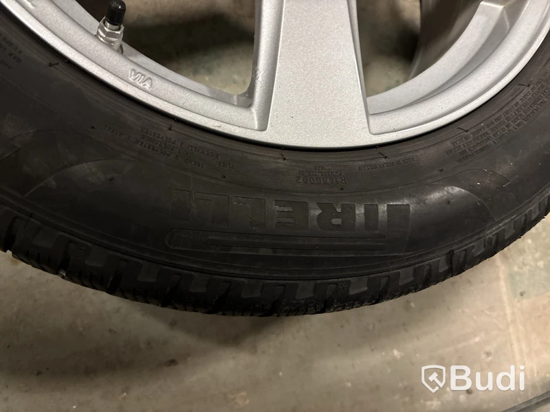 4 st. Vinterhjul Pirelli 215/50R17