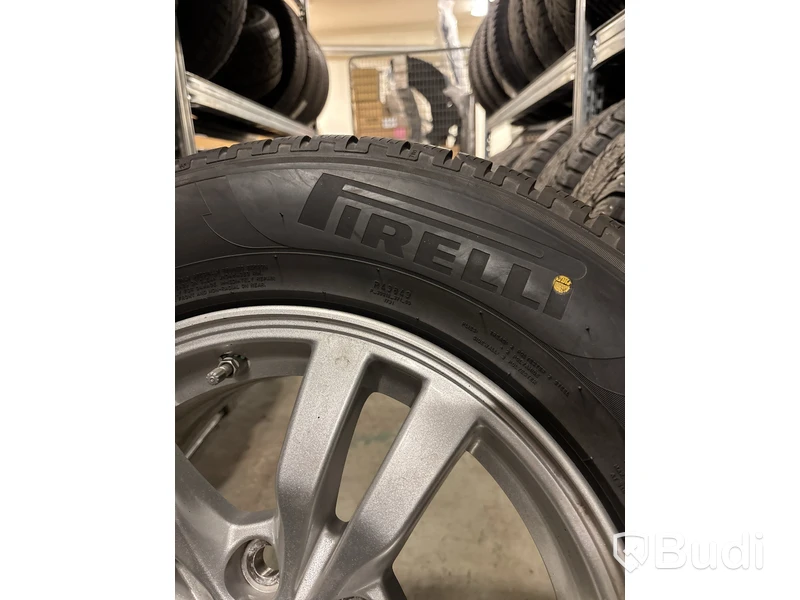 4 st. Vinterhjul Pirelli 215/70R16 104H