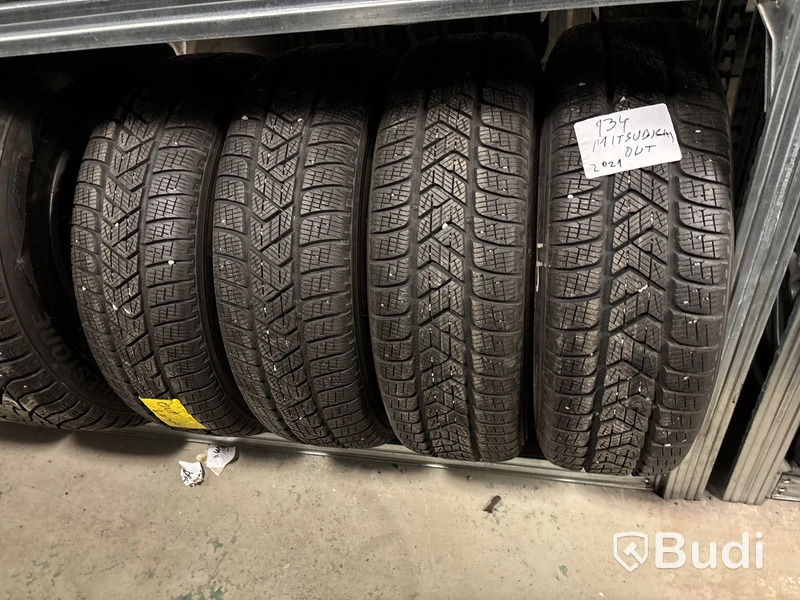 4 st. Vinterhjul Pirelli 215/70R16 104H