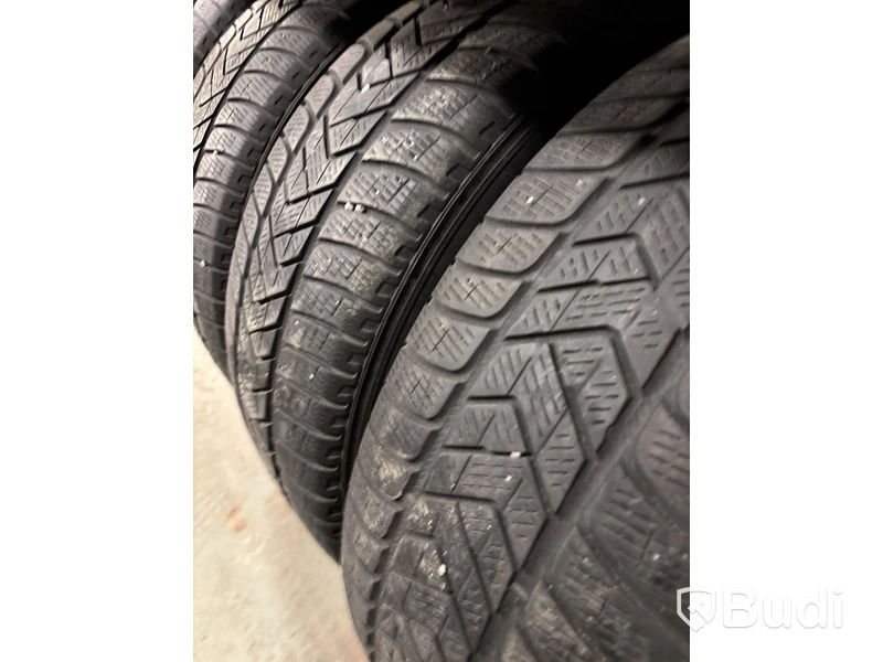 4 st. Vinterhjul Pirelli 235/60R18