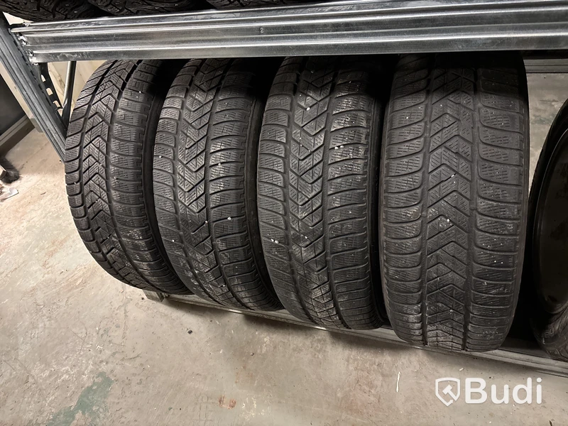 4 st. Vinterhjul Pirelli 235/60R18
