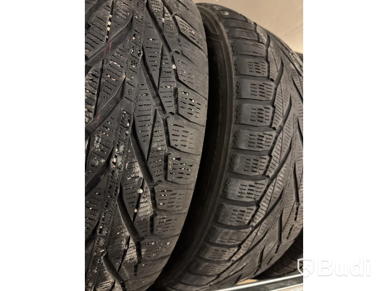 2 st. Vinterdäck Nokian 215/60R17 100R XL