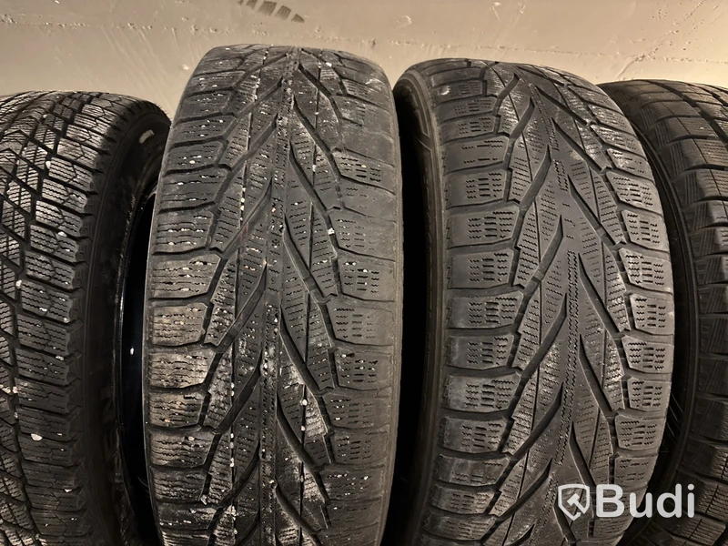 2 st. Vinterdäck Nokian 215/60R17 100R XL