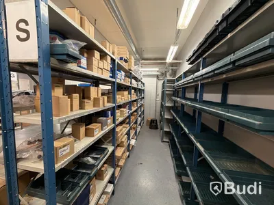 Stort reservdelslager till bilindustrin