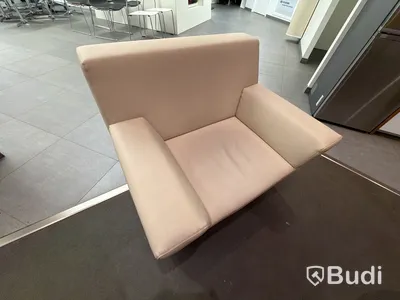 5 st. Fåtöljer i beige skinn eller skinnimitation