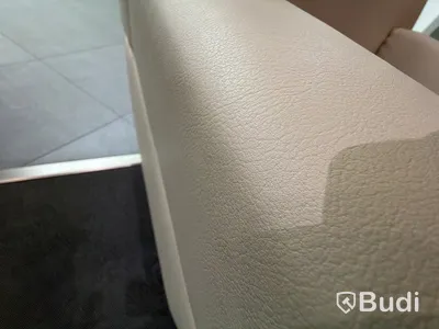 5 st. Fåtöljer i beige skinn eller skinnimitation