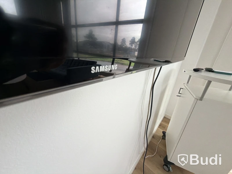 TV Samsung 65 tum UE65H6475SUXXE Full HD inkl. konferensbord på hjul