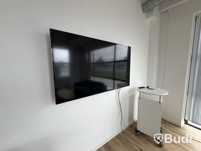 TV Samsung 65 tum UE65H6475SUXXE Full HD inkl. konferensbord på hjul