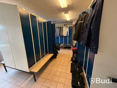 Parti med diverse omklädningsskåp