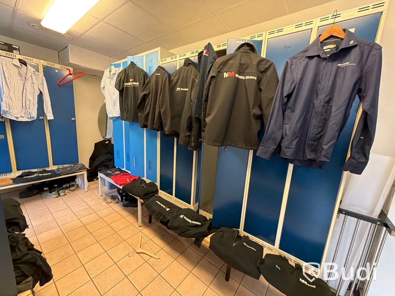 Parti med diverse omklädningsskåp