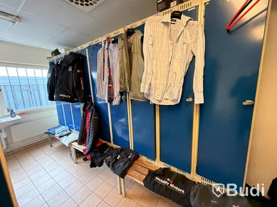 Parti med diverse omklädningsskåp