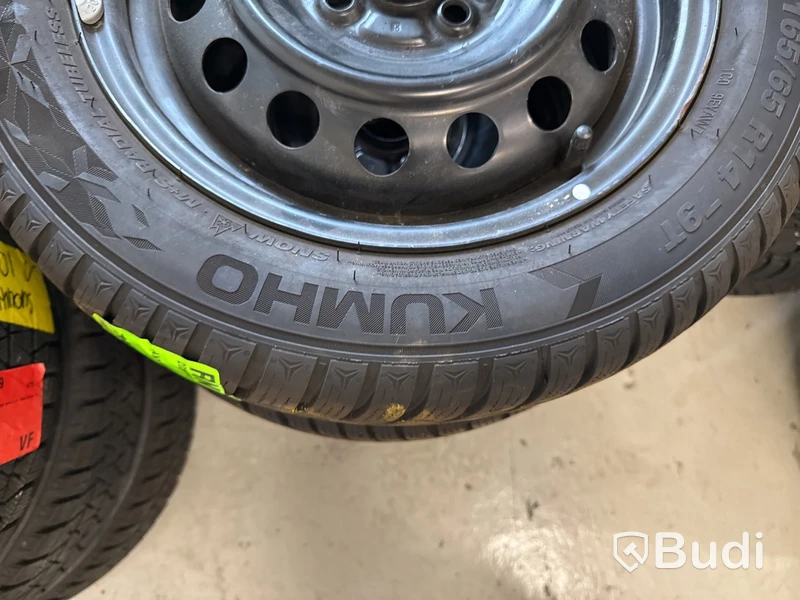Däck Kumho WP52 165/65 R14 på stålfälg