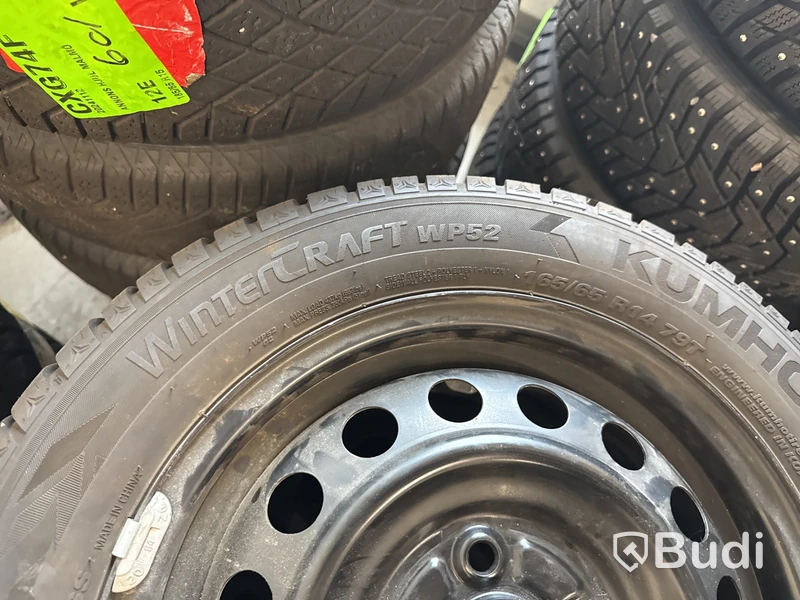 Däck Kumho WP52 165/65 R14 på stålfälg