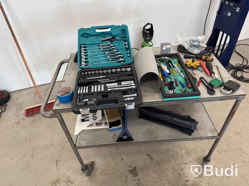 Verkstadsvagn med verktyg