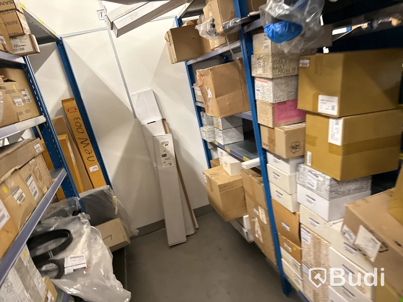 Stort reservdelslager till bilindustrin