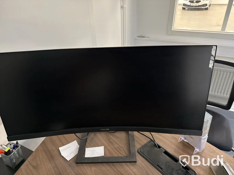 Datorskärmar 2 st, Voxicon och Philips, samt tangentbord