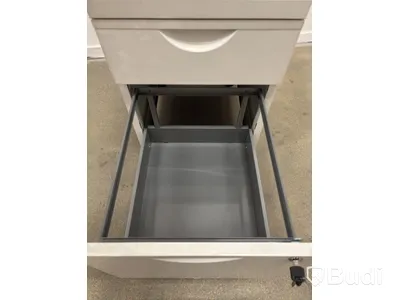 Storage cabinet on wheels