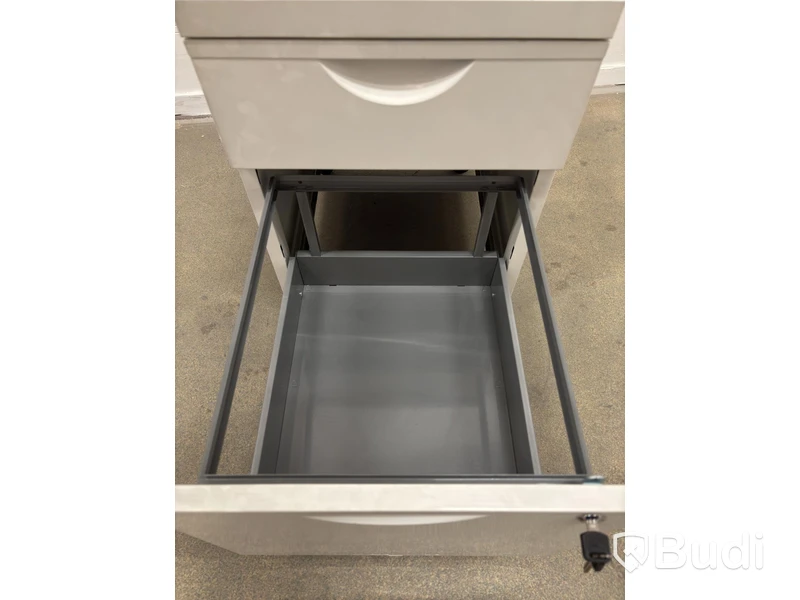 Storage cabinet on wheels