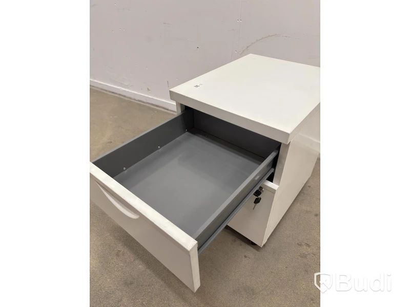 Storage cabinet on wheels