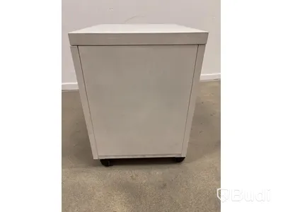 Storage cabinet on wheels