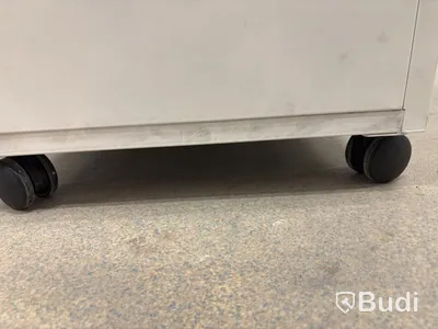 Storage cabinet on wheels