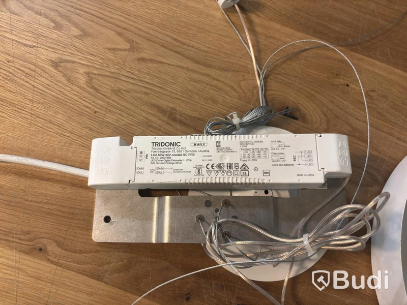 Taklampa Ledlinear, Lyra Eclipse