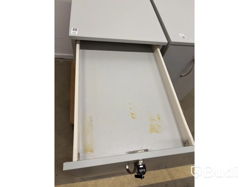 2 Filing Cabinets