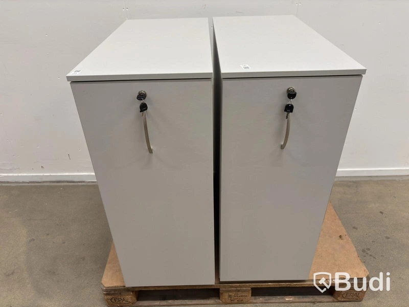 2 Filing Cabinets