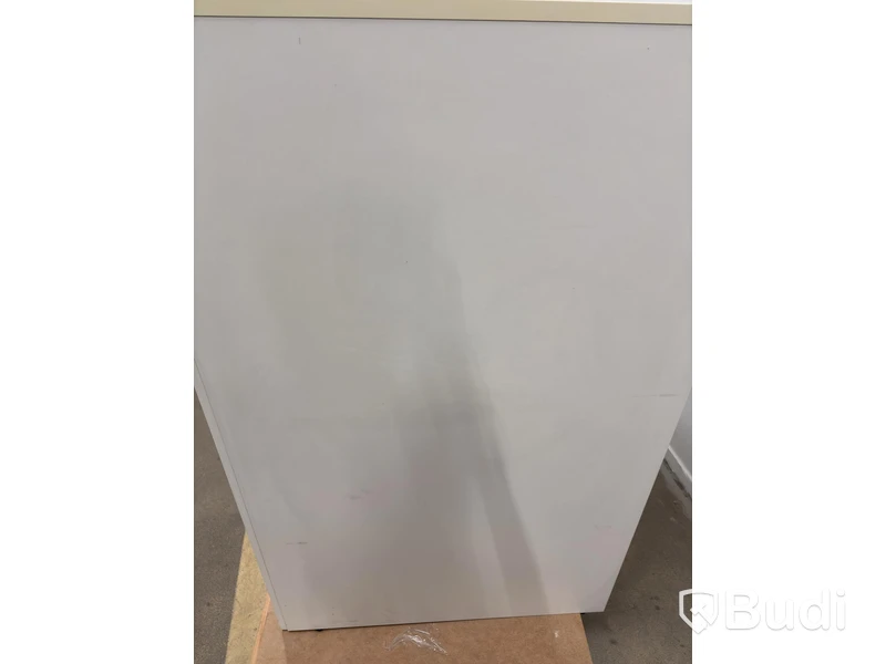 2 Filing Cabinets