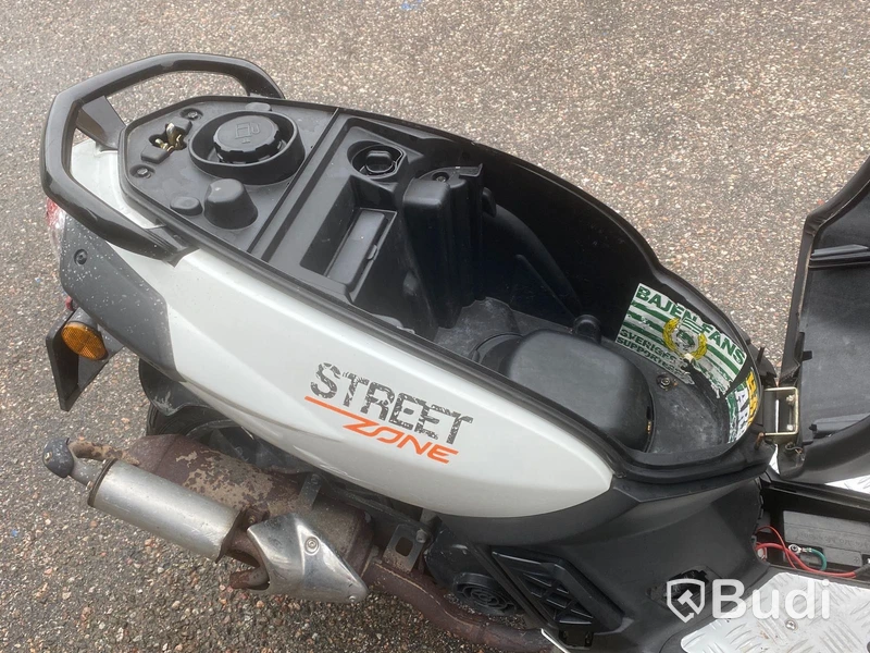 Moped Peugeot Streetzone, 2017