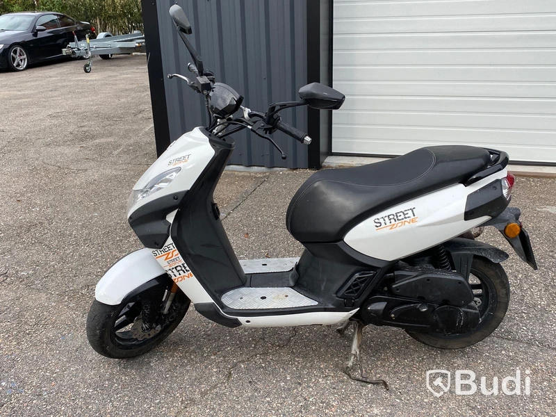 Moped Peugeot Streetzone, 2017
