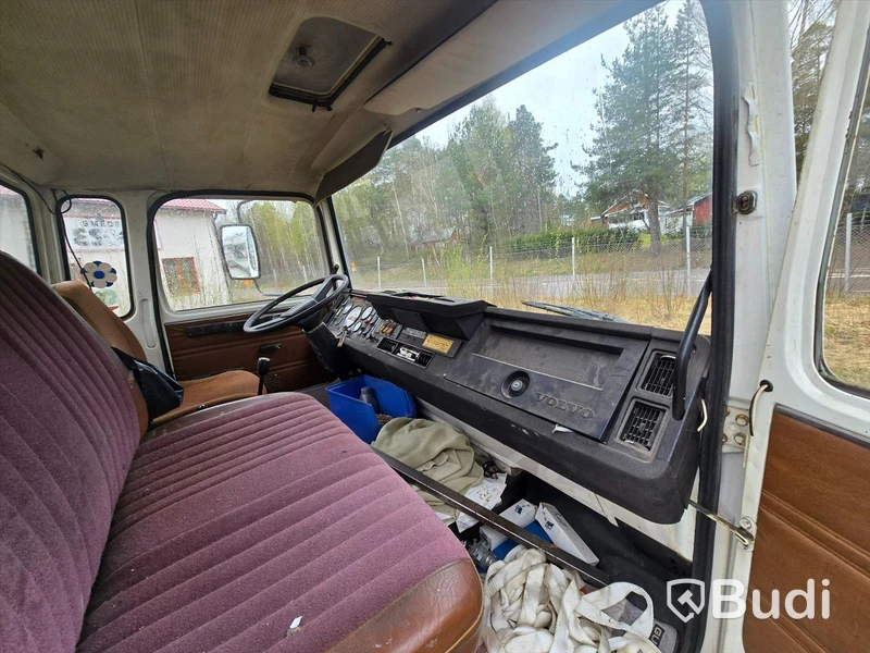 Lastbil med skyllift | Volvo F408 | 1985  Mätarställning (km): 348758